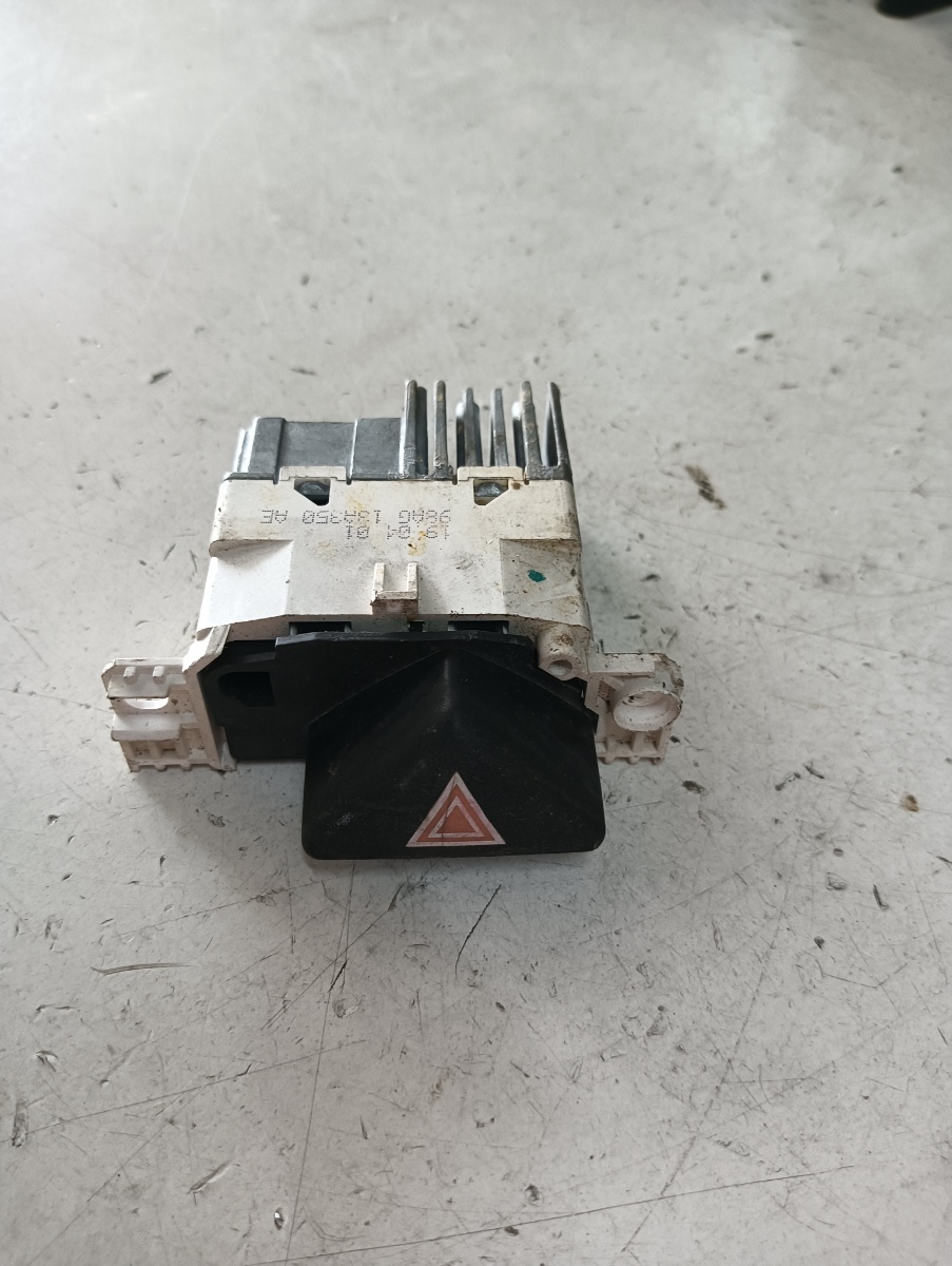 Buton avarie FORD FOCUS Hatchback  (DAW, DBW) [ 1998 - 2007 ] OEM 98ag13a350ae