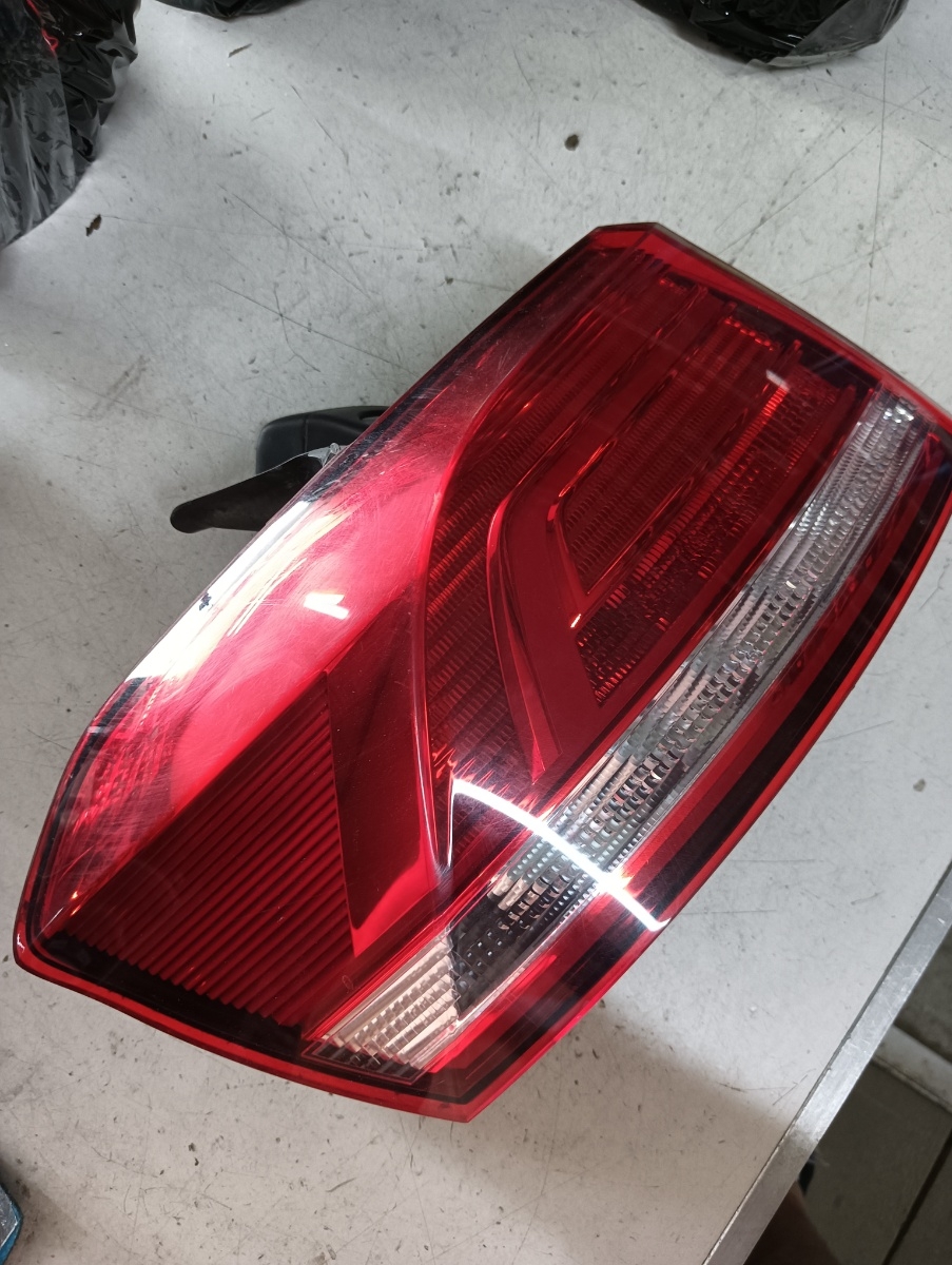Lampa spate / stop stanga spate VOLKSWAGEN (SVW) PASSAT (B8) [ 2016 - > ]