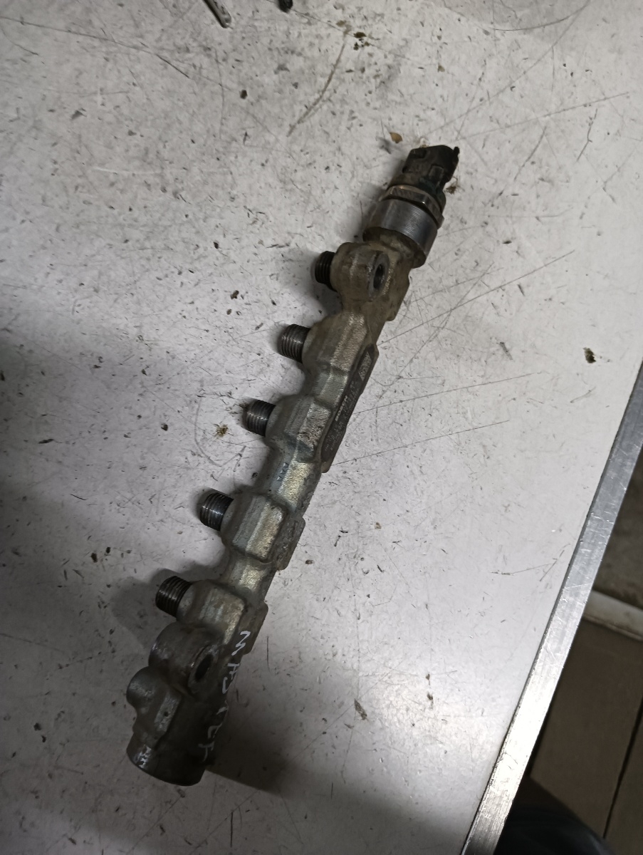 Rampa injectoare RENAULT MASTER II Box FD 1998 - >, Box OEM 8200754773