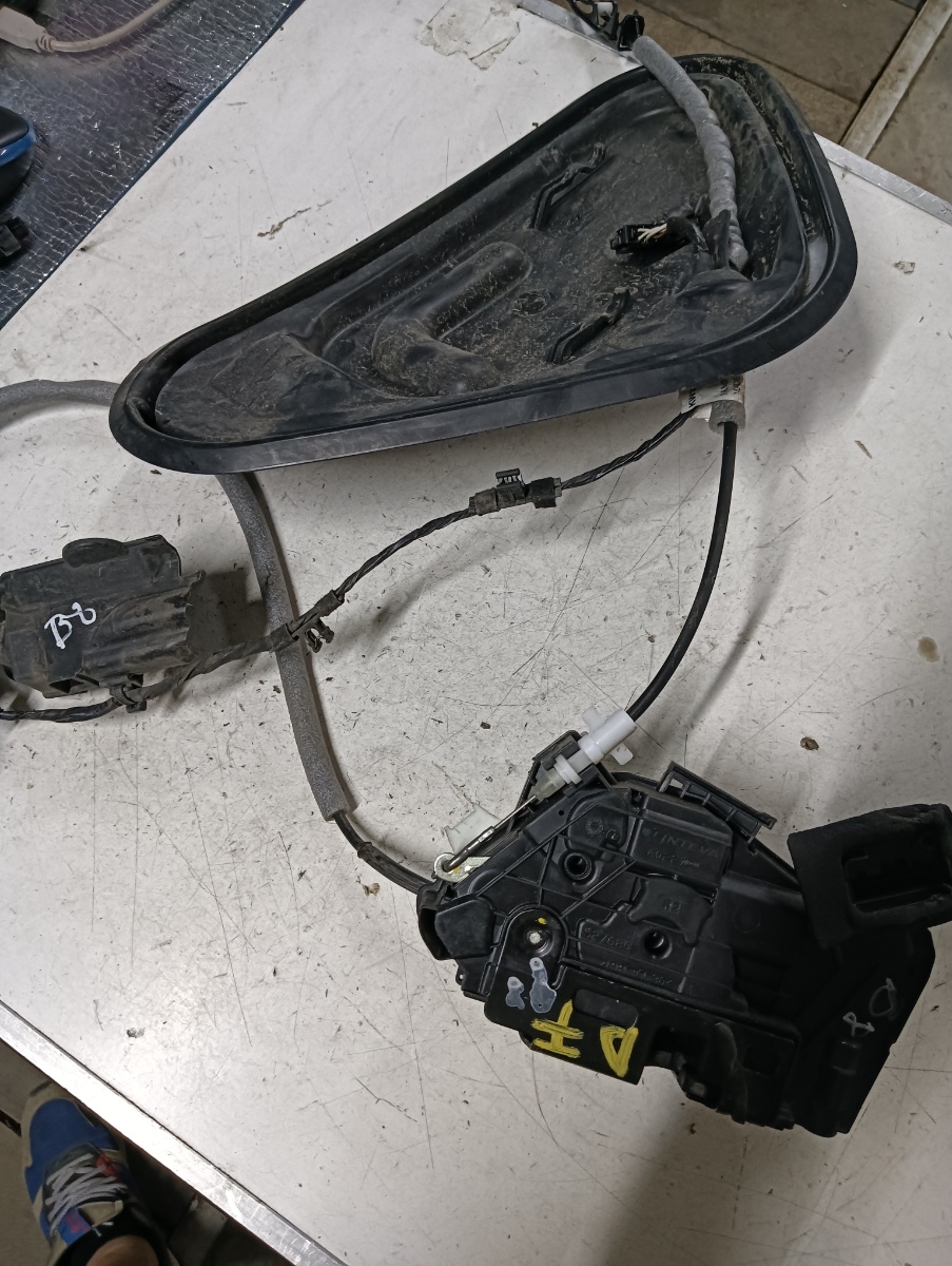 Broasca usa dreapta fata VOLKSWAGEN PASSAT 3G2 2014 - >