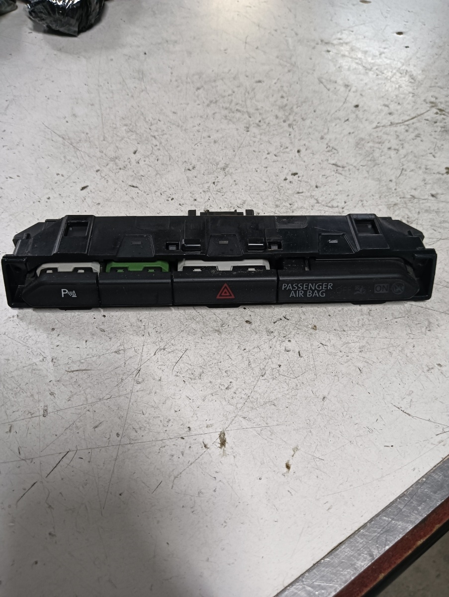 Buton avarie VOLKSWAGEN PASSAT 3G2 2014 - > 3g1853770a