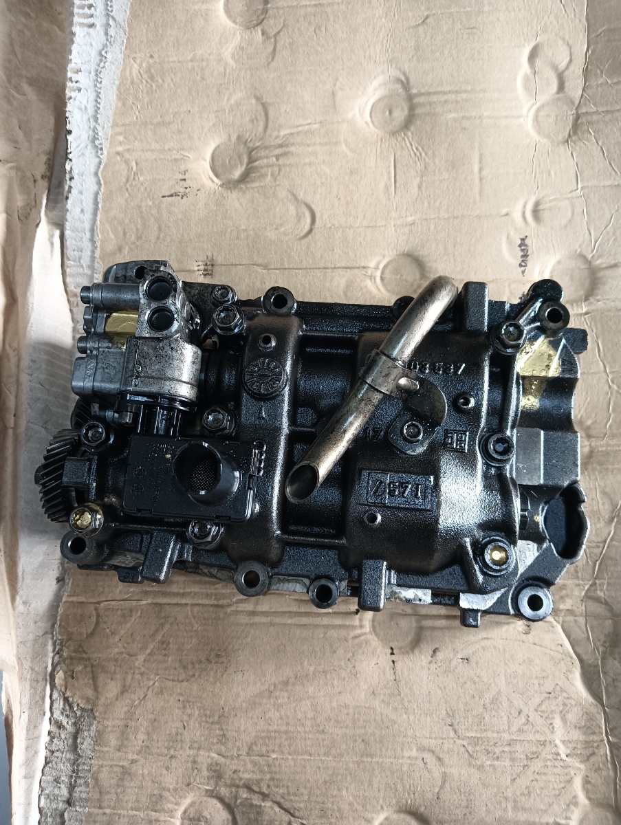 Pompa ulei AUDI A6 IV Avant 4G5, C7, 4GD 2011 - 2018 2.0 TDI CGLC, CMGB