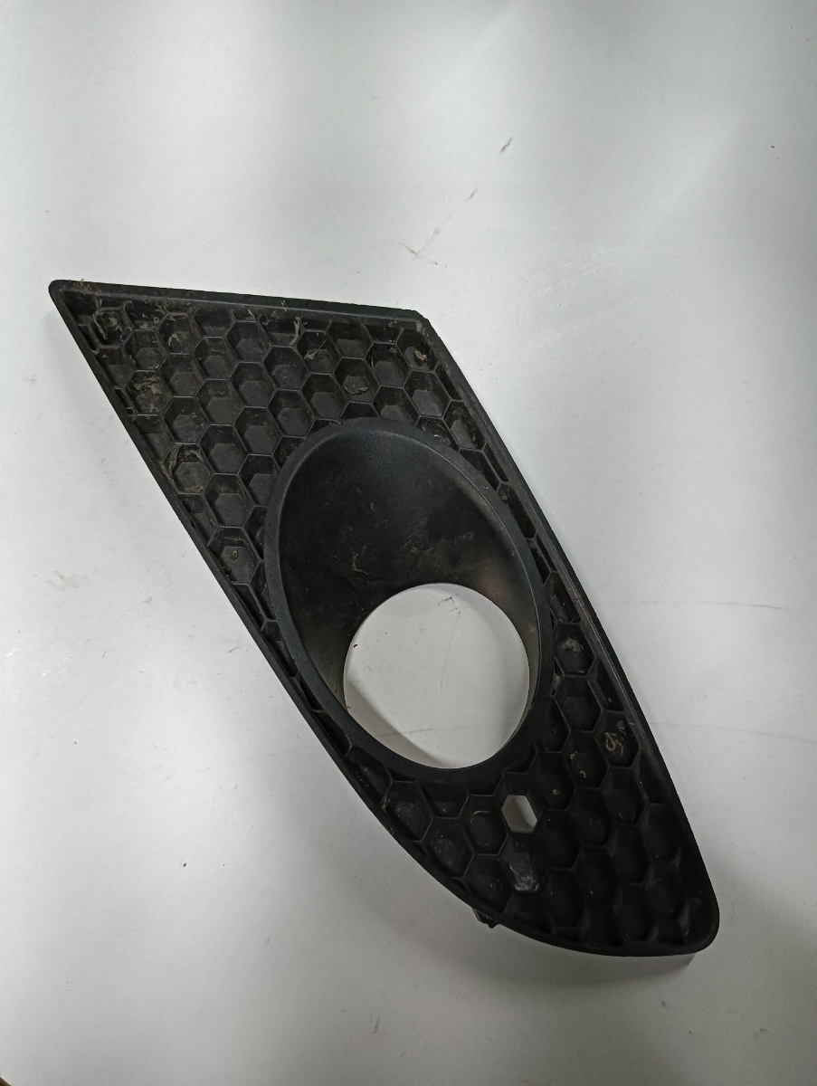 Grila proiector stanga fata SEAT LEON II 1P1 2005 - 2013 1P0853665A