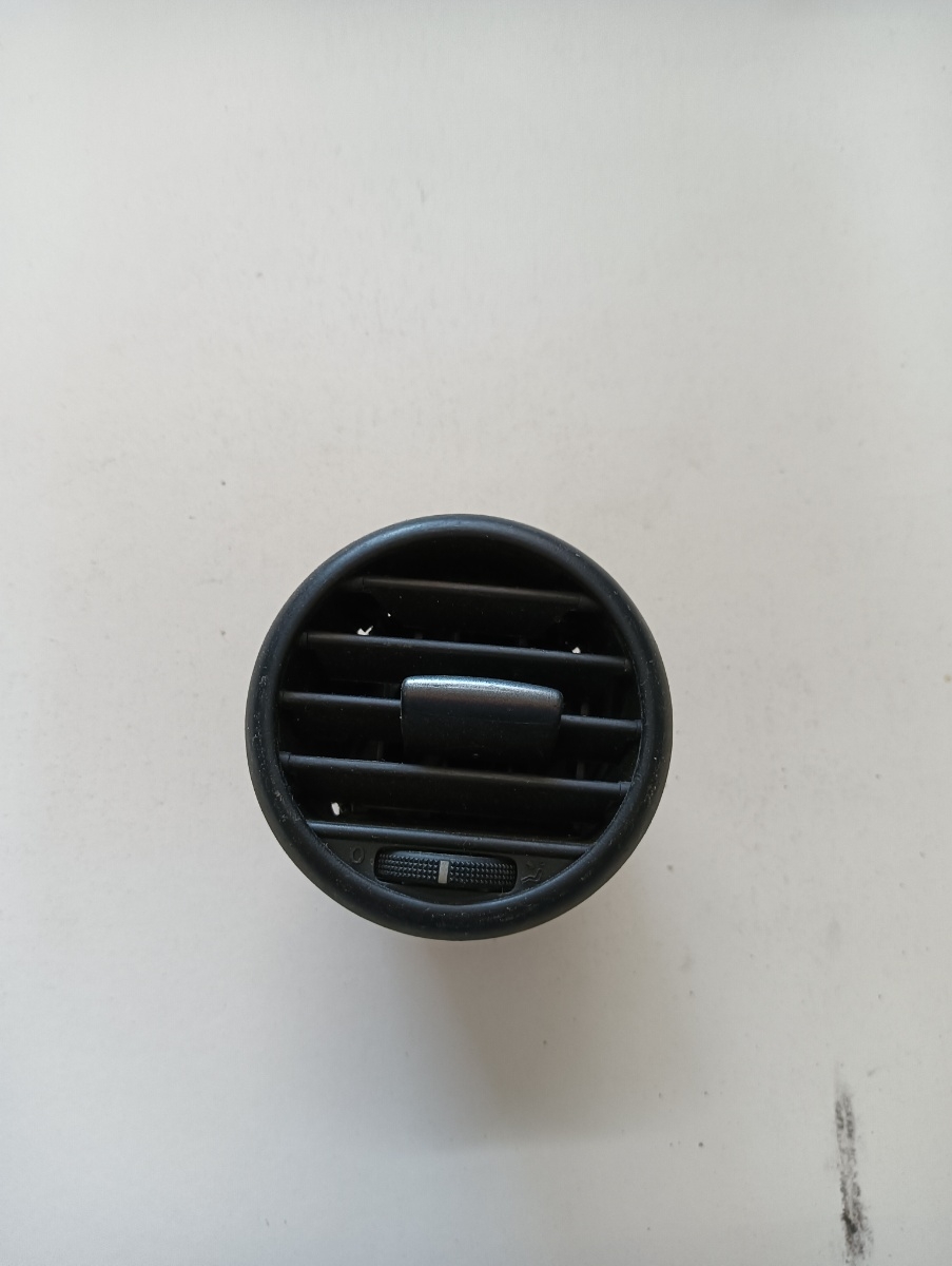 Guri ventilatie  fata SEAT LEON II 1P1 2005 - 2013 5p0819203