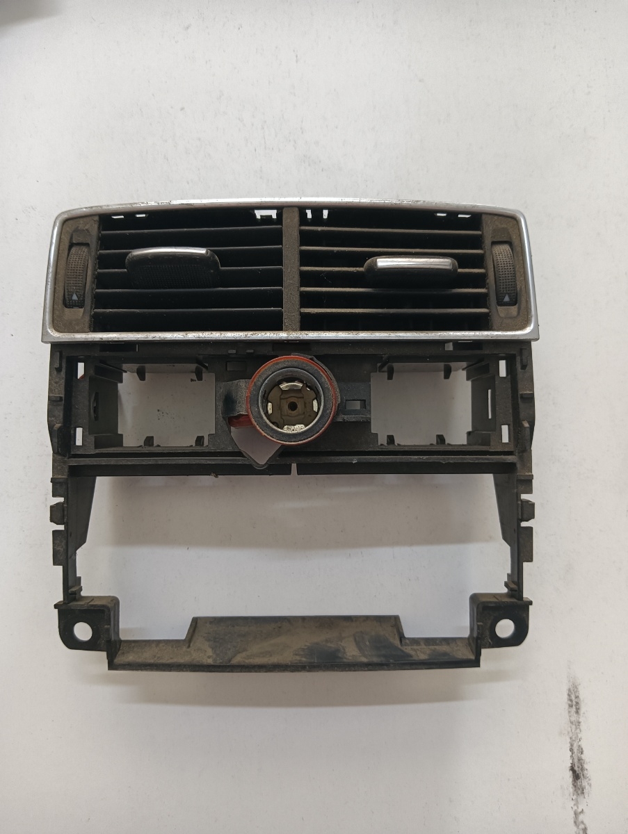 Guri ventilatie  spate AUDI A8 II 4E2, 4E8 2002 - 2010 4e0819203a