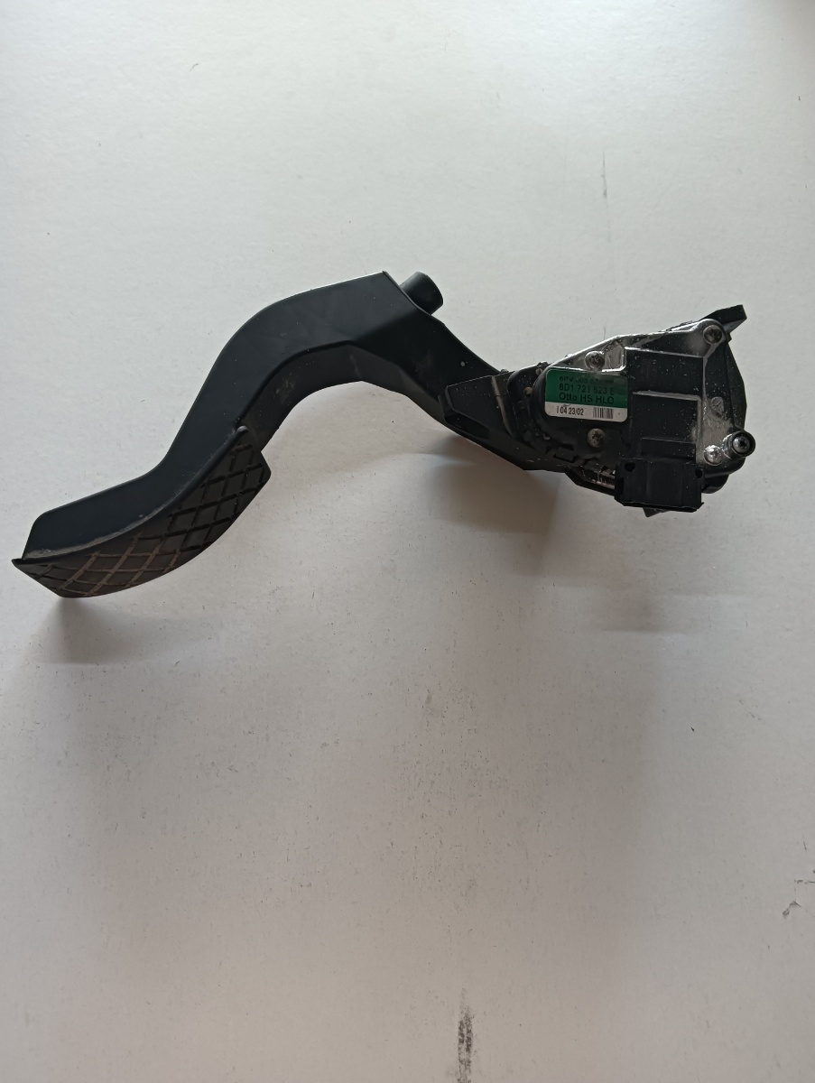 Pedala acceleratie  VOLKSWAGEN PASSAT Estate 3B5 1997 - 2001, Sedan 1.6 1.6 ADP, AHL, ANA, ARM 8d1721523e