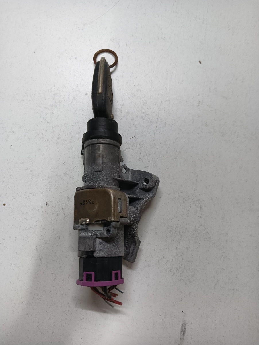 Contact cu cheie AUDI A4 III 8EC, B7 2004 - 2008 4b0905851