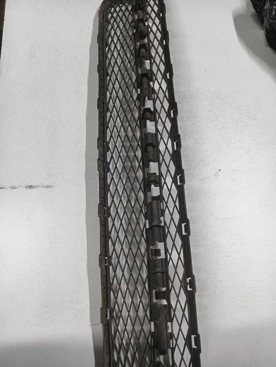 Grila bara fata  VOLKSWAGEN TOUAREG 7LA, 7L6, 7L7 2002 - 2013
