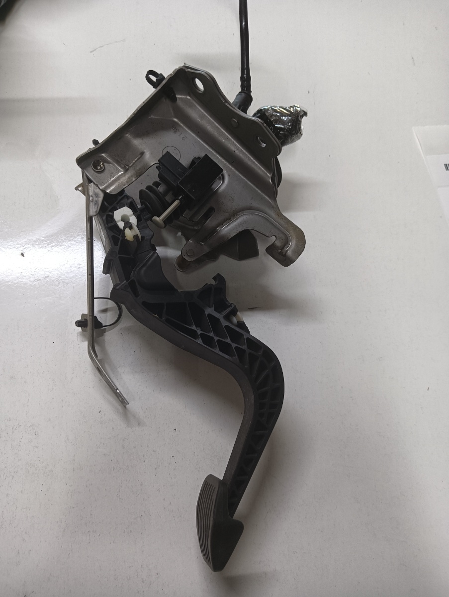 Pedala de acceleratie FORD FOCUS IV HN 2018 - > EcoBoost B7DA Jx617b633ac – foto 2
