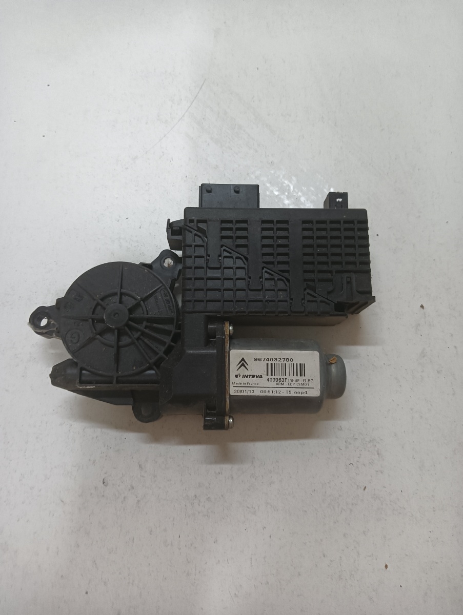 Motoras geam pivotant dreapta fata CITROËN C4 Picasso I UD_ 2006 - 2013 9674032780