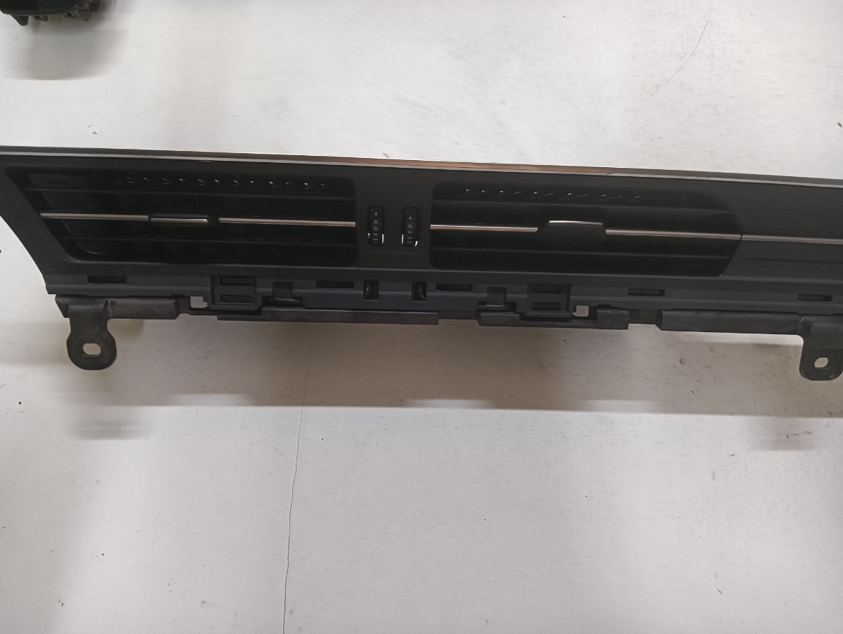 Guri ventilatie bord fata AUDI A6 C8, 4A2 2018 - > 4k1820902