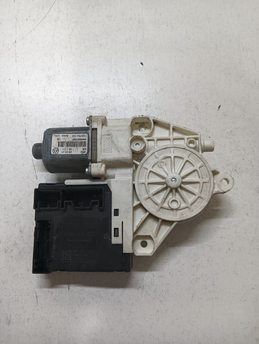 Motoras geam pivotant stanga fata VOLKSWAGEN TIGUAN 5N_ 2007 - > 3c0959792b