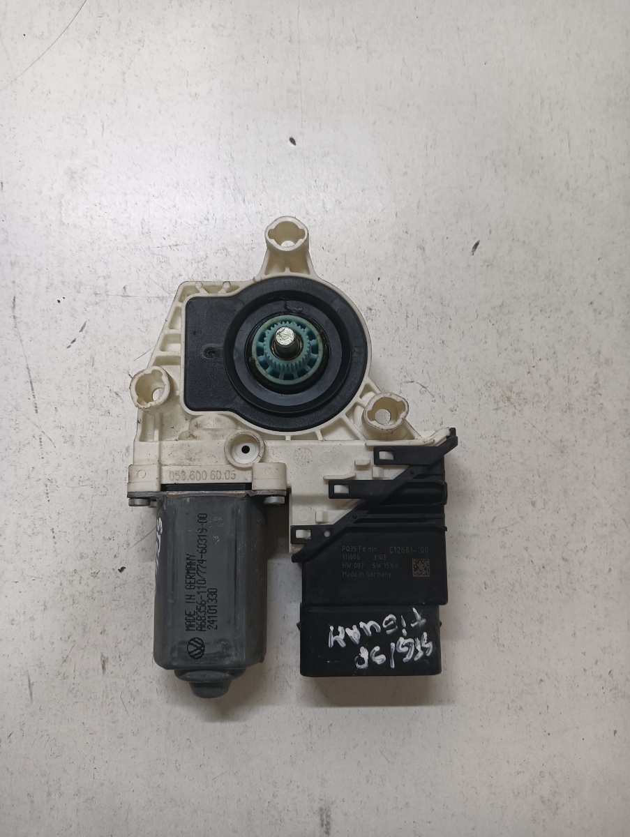 Motoras geam pivotant stanga spate VOLKSWAGEN TIGUAN 5N_ 2007 - > C12681100