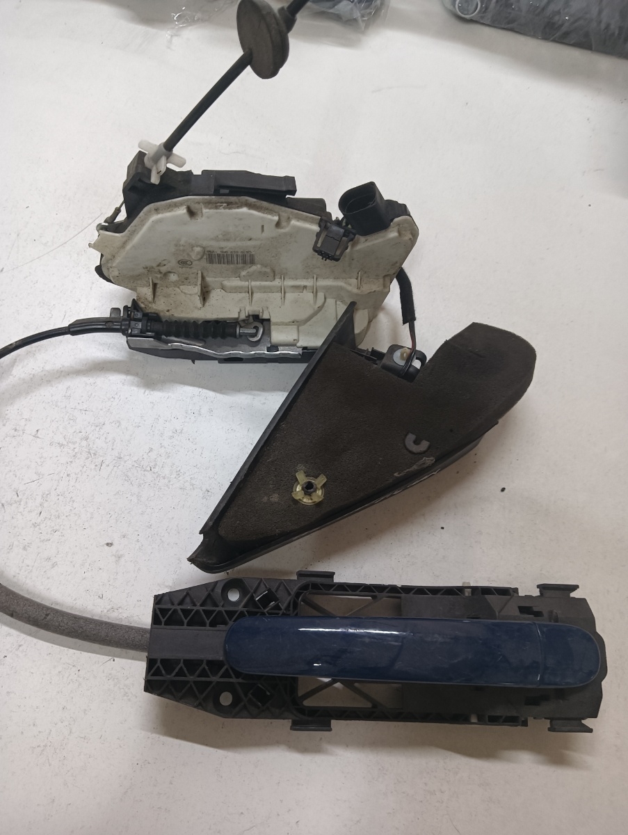 Broasca usa stanga fata UK ANGLIA VOLKSWAGEN TIGUAN 5N_ 2007 -> 5n0839015d