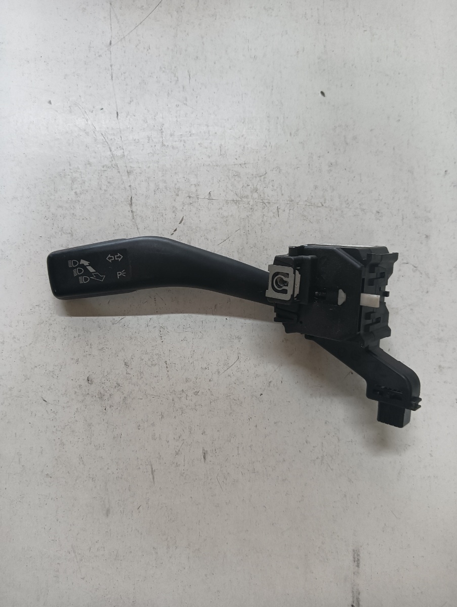 Maneta semnalizare  VOLKSWAGEN TIGUAN 5N_ 2007 - > 1k0953513e