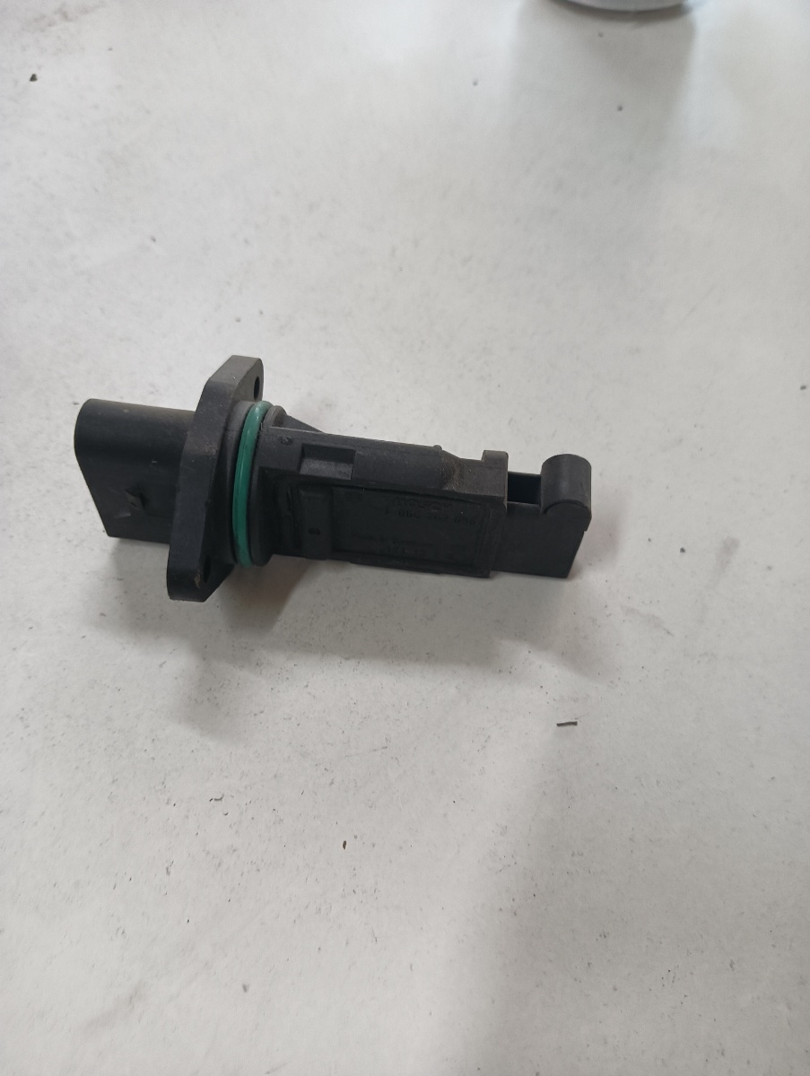 Debitmetru aer  SKODA OCTAVIA 1U2 1996 - 2010 F00c2g2056