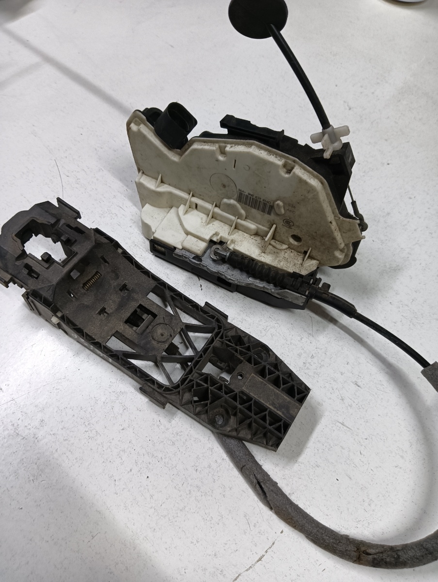 Broasca usa dreapta spate VOLKSWAGEN TIGUAN 5N_ 2007 - > 5n0839016d – foto 2