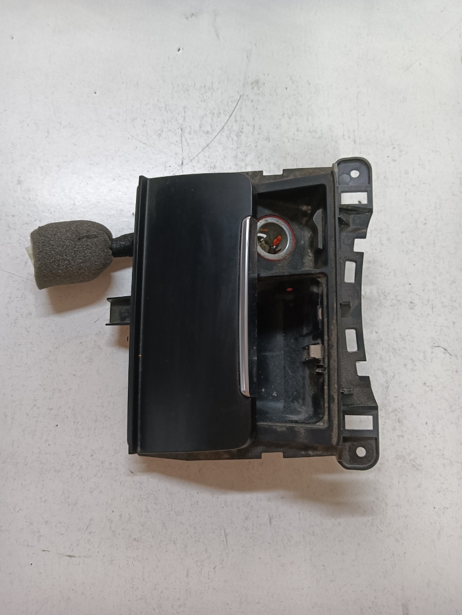 Scrumiera (fata) AUDI A5/S5 8T3 2007 - 2017 8k0857951