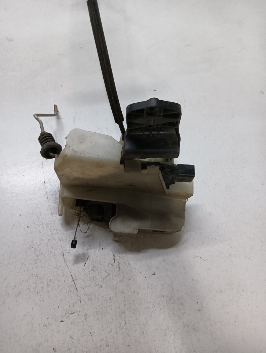 Broasca usa dreapta fata VOLKSWAGEN PASSAT 3B3 2000 - 2005