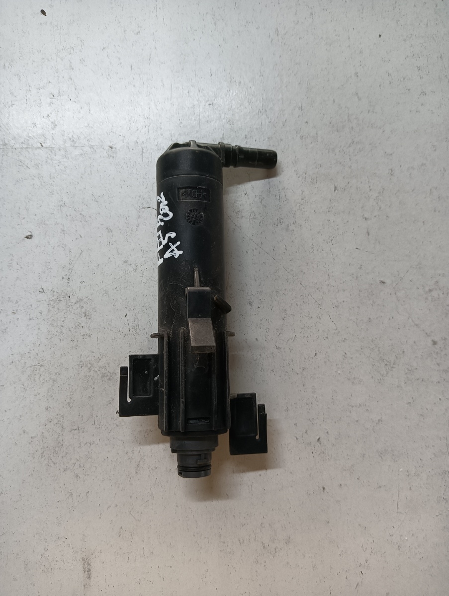 Spalator far  stanga fata AUDI A5/S5 8T3 2007 - 2017 8t0955101d