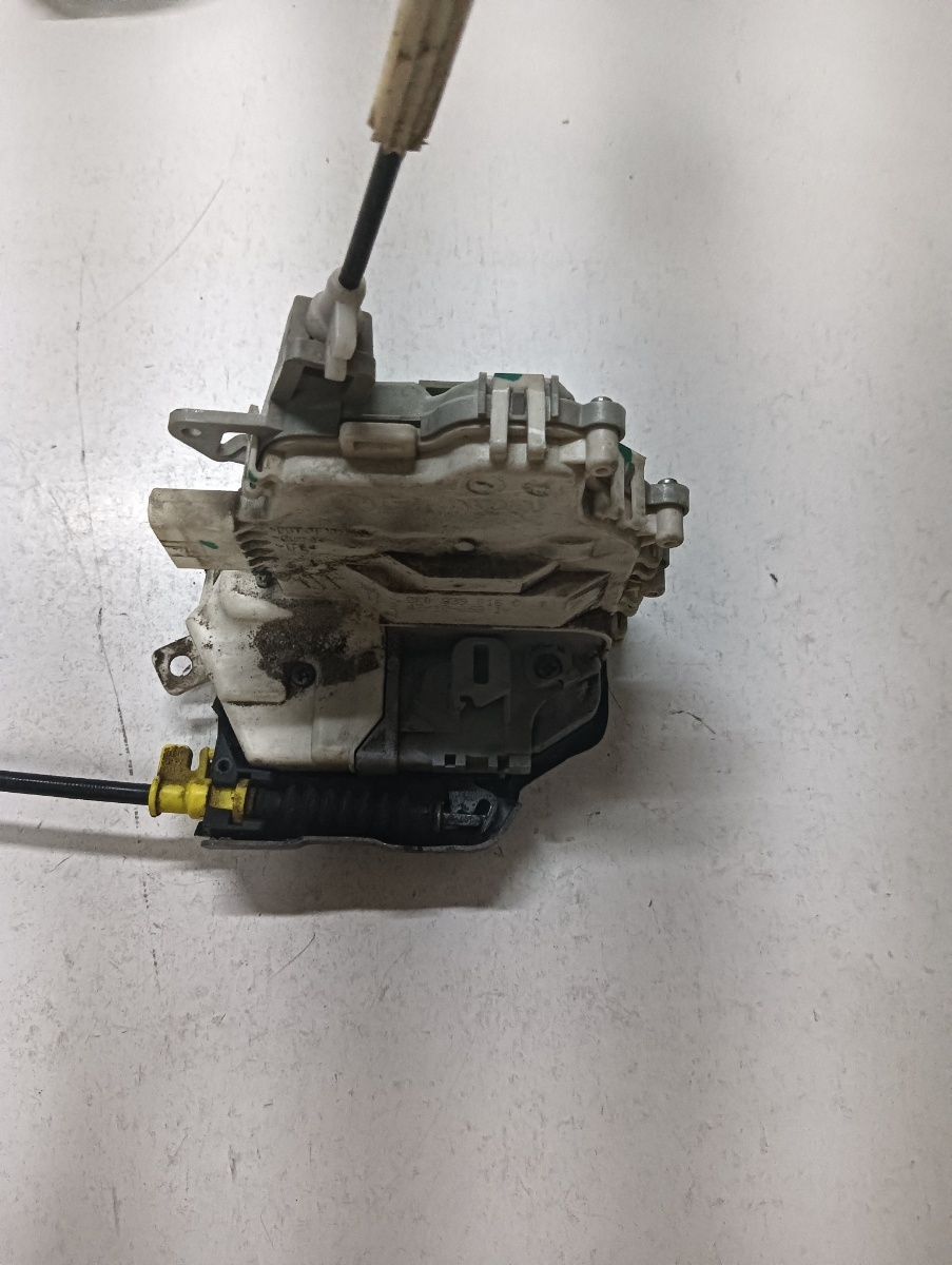 Broasca usa stanga spate AUDI Q5 8RB 2008 - > 8k0839015c