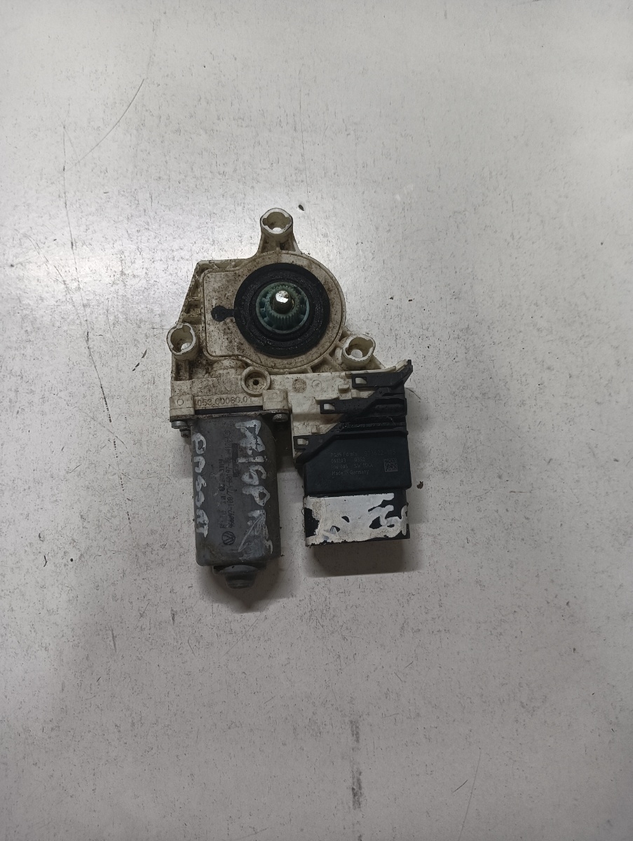 Motoras geam pivotant dreapta spate VOLKSWAGEN PASSAT 3C2 2005 - 2010 973622105