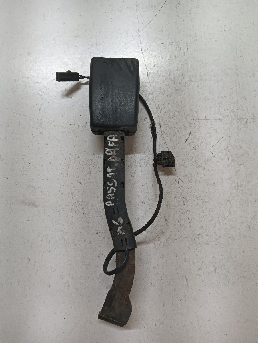 Pretensionare  dreapta fata VOLKSWAGEN PASSAT 3C2 2005 - 2010