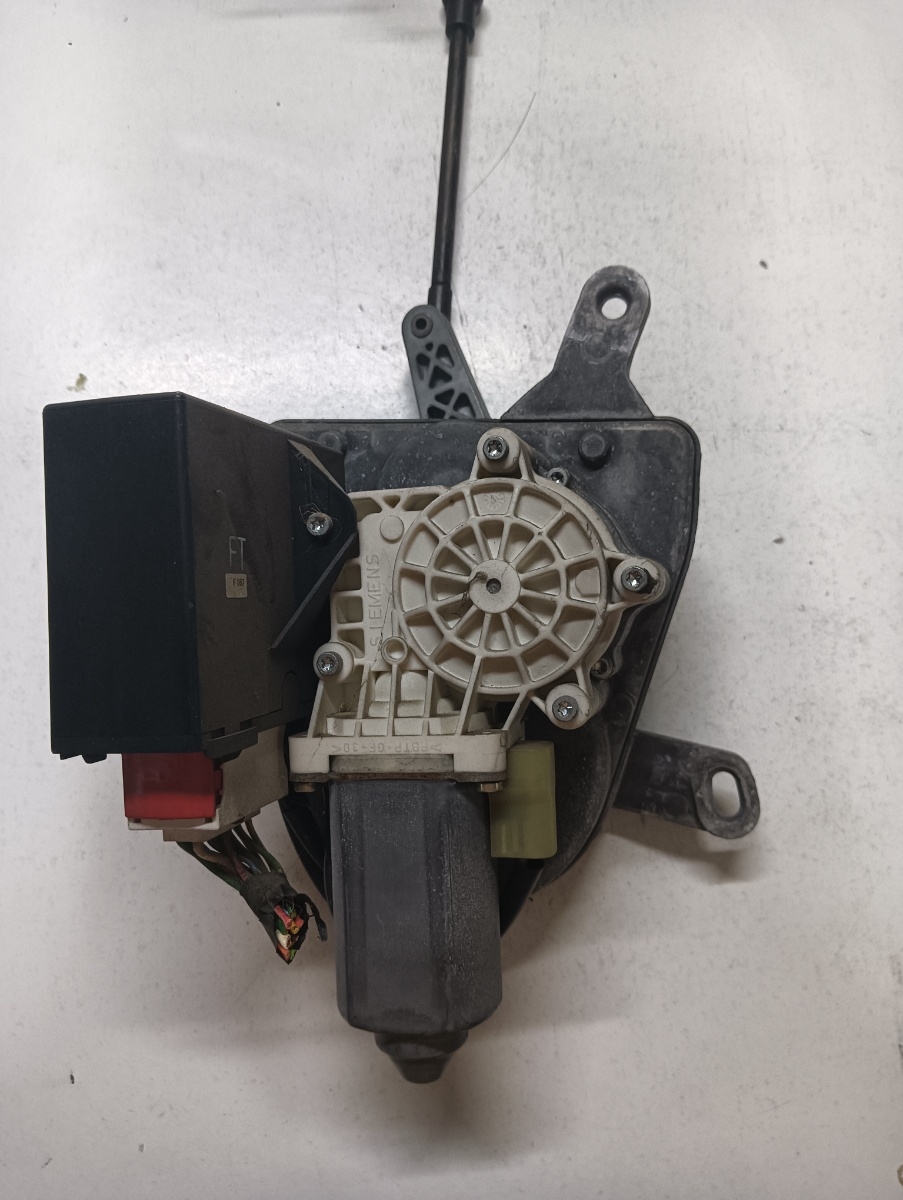 Motor electric hayon  PEUGEOT 607 9D, 9U 2000 - > 2.2 HDi 4HT (DW12BTED4) 9648047380