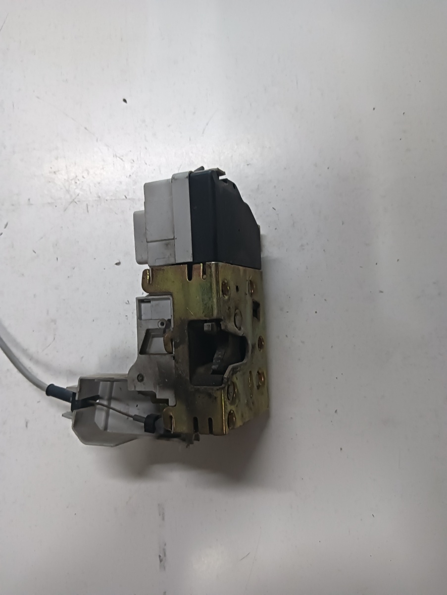 Broasca usa dreapta fata PEUGEOT 307 SW 3H 2002 - 2009