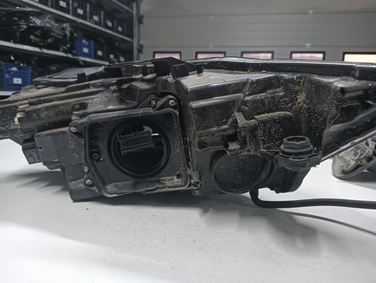 Far stanga fata AUDI A6 C8, 4A2 2018 - > 2.0 40 TDI Mild Hybrid DFBA 4k0941039 – foto 3