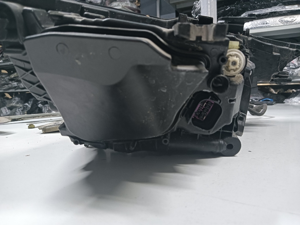Far stanga fata AUDI A6 C8, 4A2 2018 - > 2.0 40 TDI Mild Hybrid DFBA 4k0941039 – foto 4