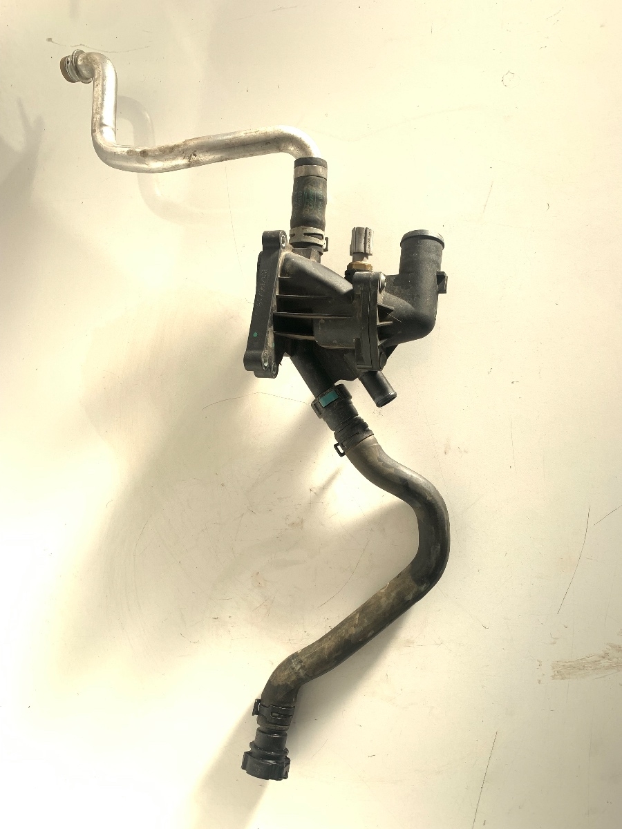 Carcasa termostat + conducta apa FORD FIESTA VII 2017 - > 1.1 XYJE  OEM CM5G-8D036-CA / CM5G-9K478-GA