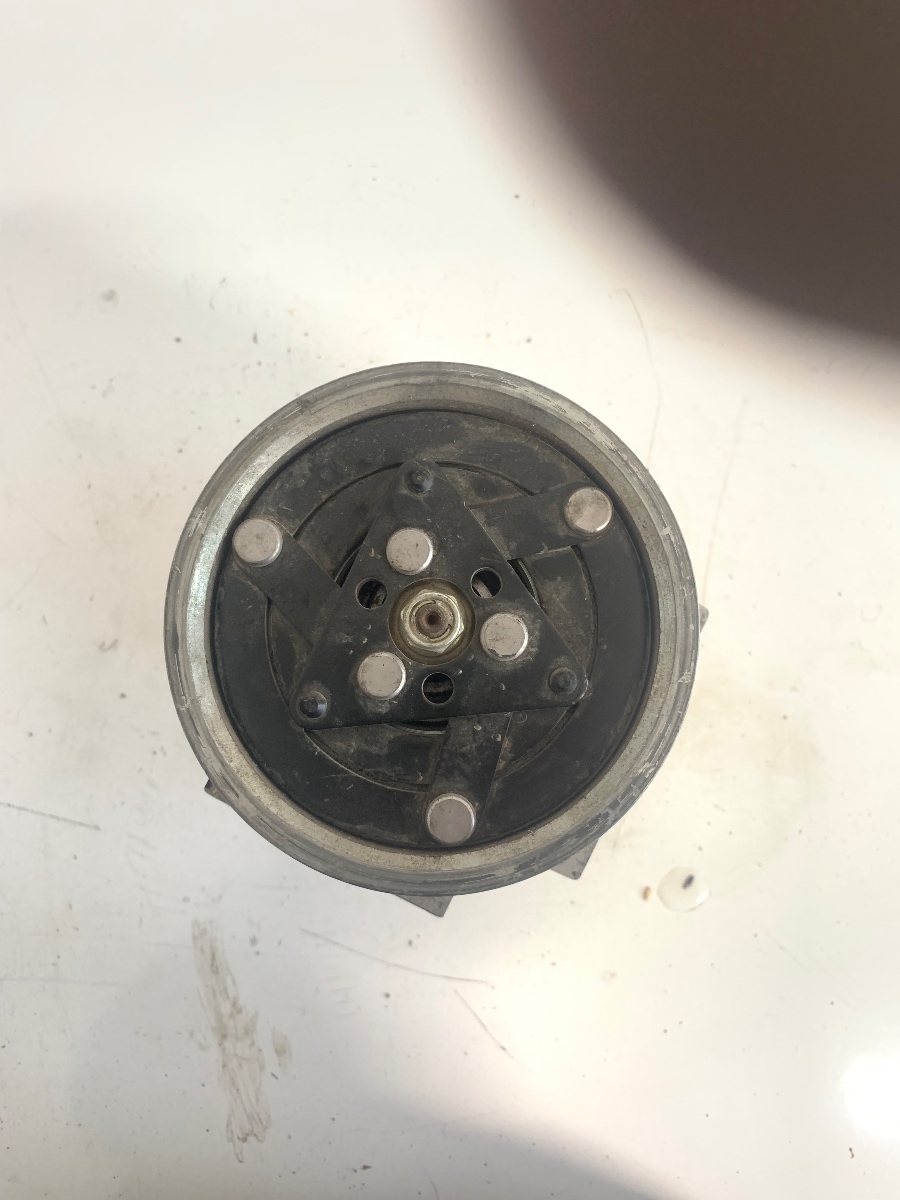 Compresor  AC DACIA DUSTER 2010 /SANDERO  1.6BENZINA OEM 2447810124 / 926000097R – foto 4