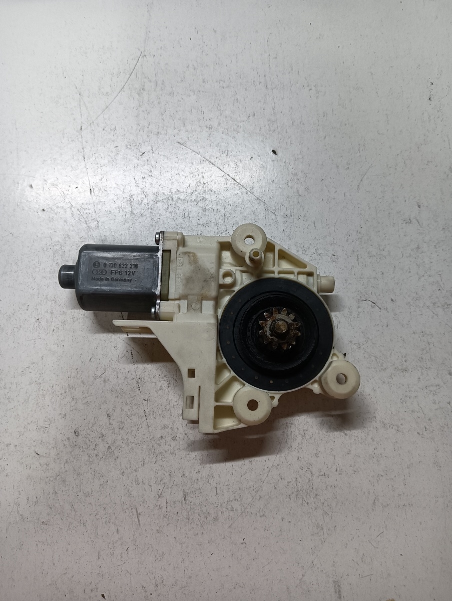 Motoras geam pivotant dreapta fata FORD FOCUS II DA_, HCP, DP 2004 - 2013 0130822216