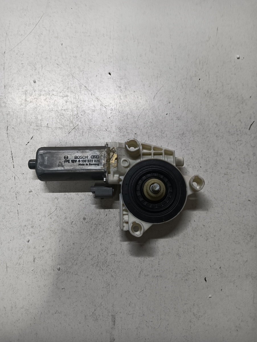 Motoras geam pivotant dreapta fata PEUGEOT 307 SW 3H 2002 - 2009 0130822021