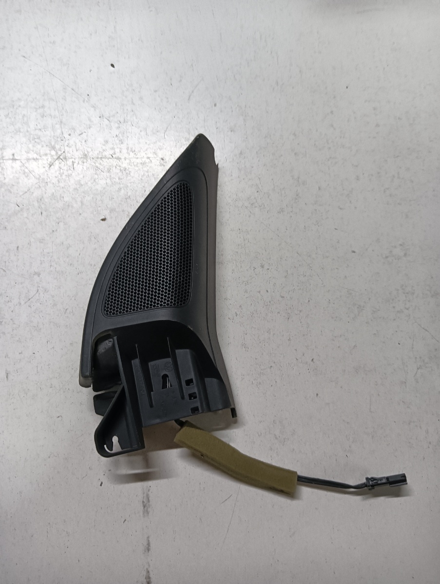 Tweeter  dreapta fata VOLKSWAGEN GOLF VI 5K1 2008 - 2013 5k0837986