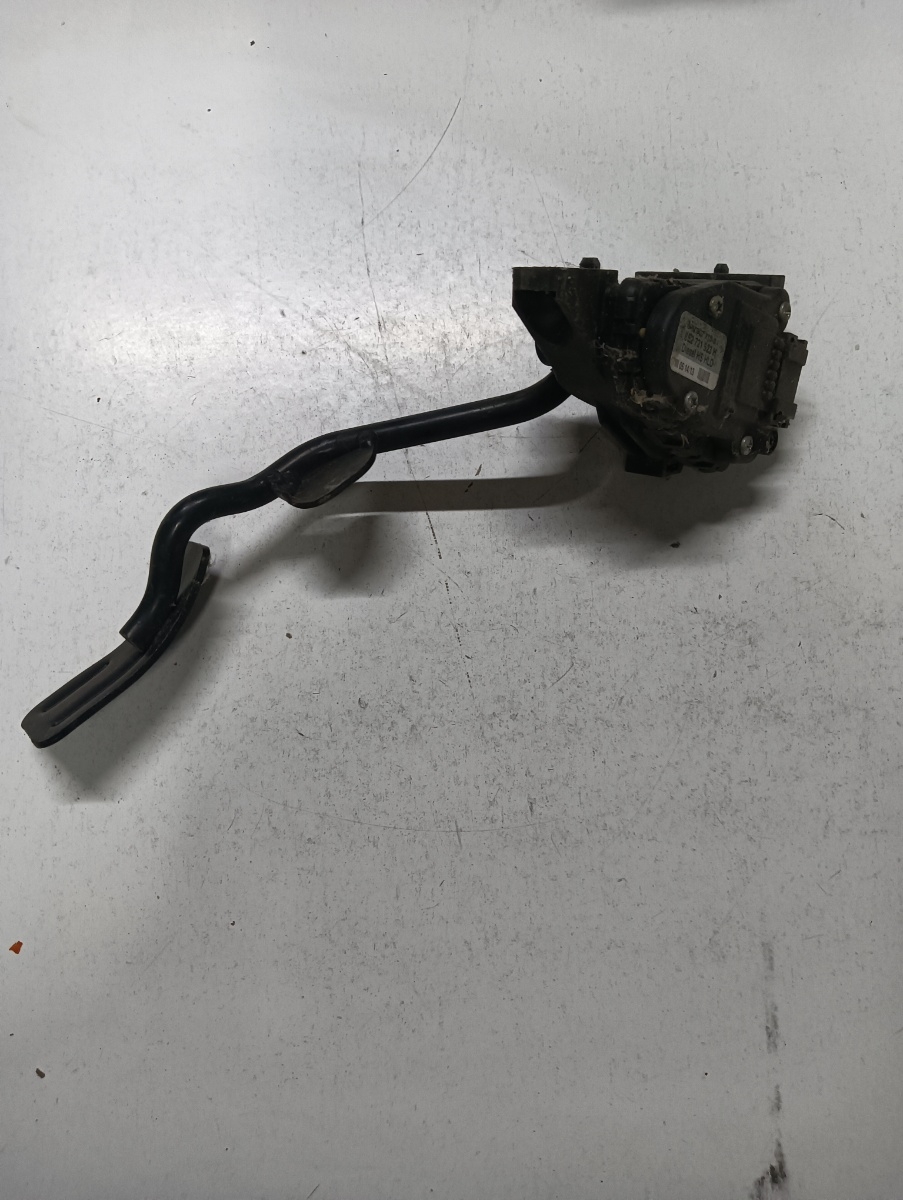 Pedala de acceleratie VOLKSWAGEN PASSAT 3B3 2000 - 2005 8e2721523h