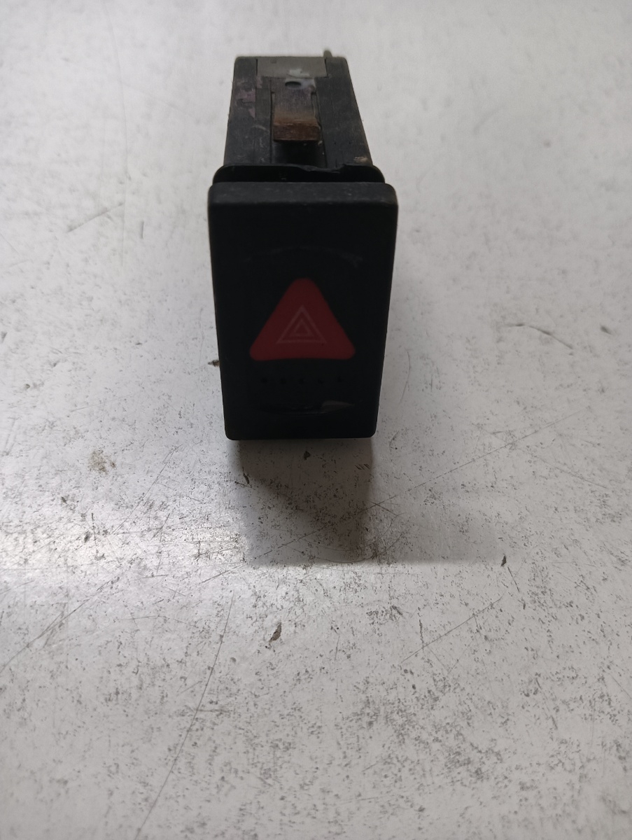 Buton avarie VOLKSWAGEN PASSAT Estate 3B5 1997 - 2001 1.8 1.8 AEB, VOLKSWAGEN PASSAT 3B3 2000 - 2005 VAG 3b0953235d