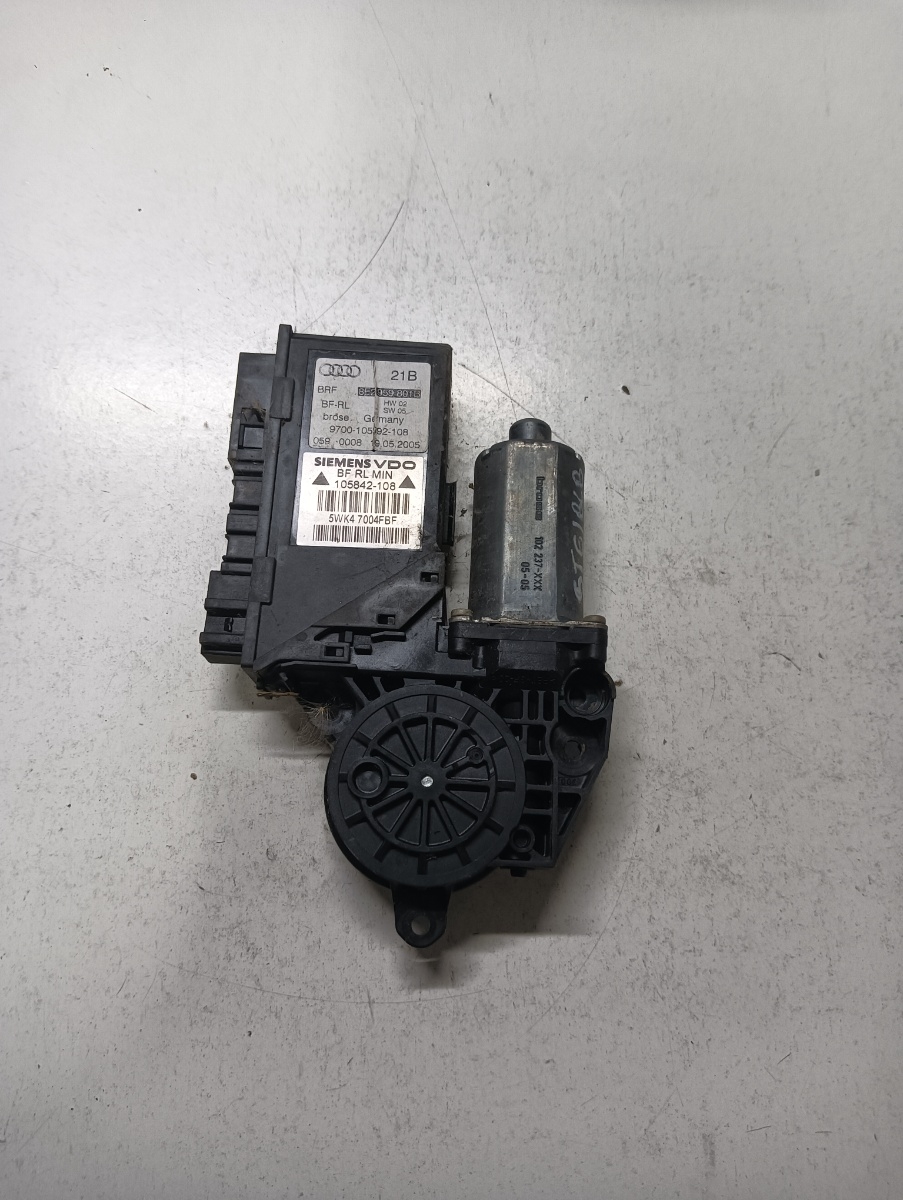 Motoras geam pivotant stanga fata AUDI A4 III 8EC, B7 2004 - 2008 105842108