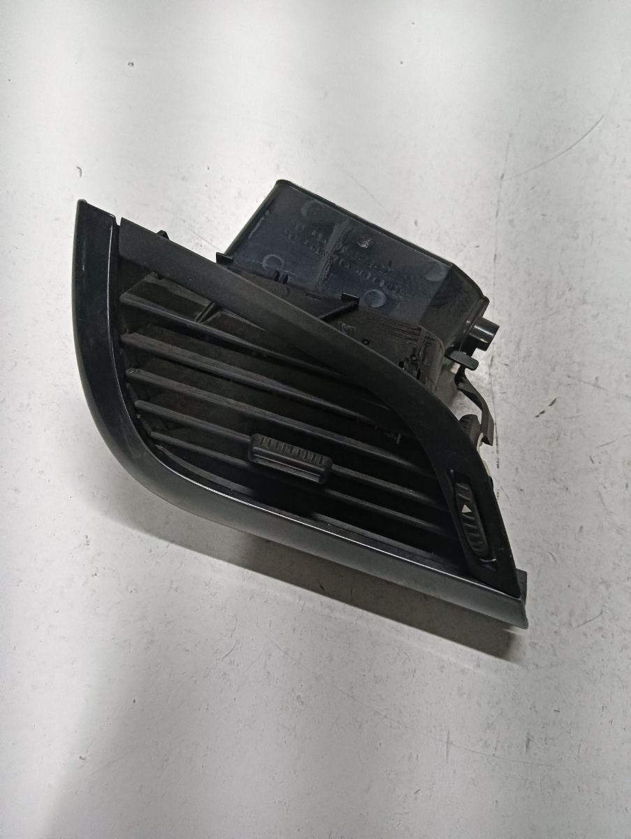 Grila de ventilatie laterala panou de bord stanga fata PEUGEOT 207 WA_, WC_ 2006 - >