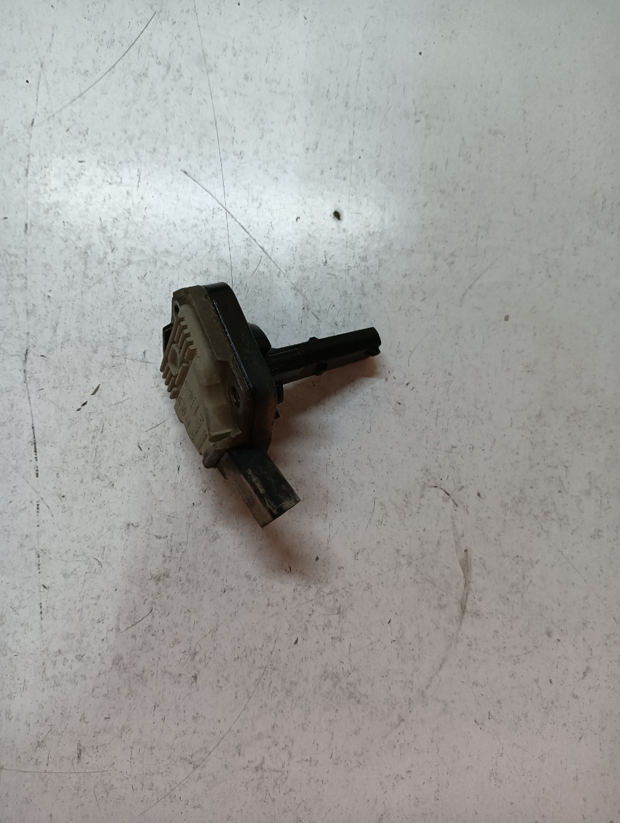 Senzor nivel ulei  VOLKSWAGEN GOLF V 1K1 2003 - 2009 2.0 TDI 16V BKD 1j0907660q