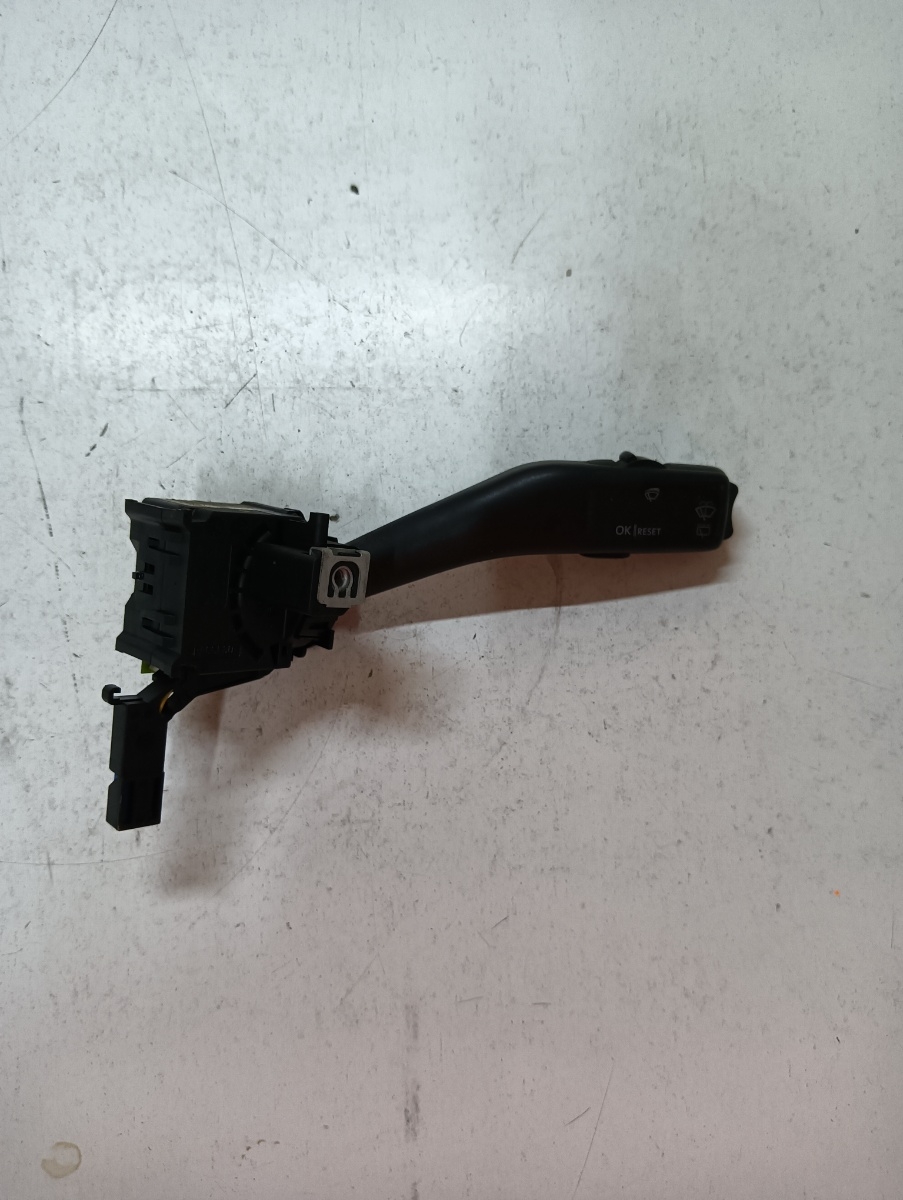 Maneta actionare stergatoare VOLKSWAGEN GOLF V 1K1 2003 - 2009 VAG 1k0953519a