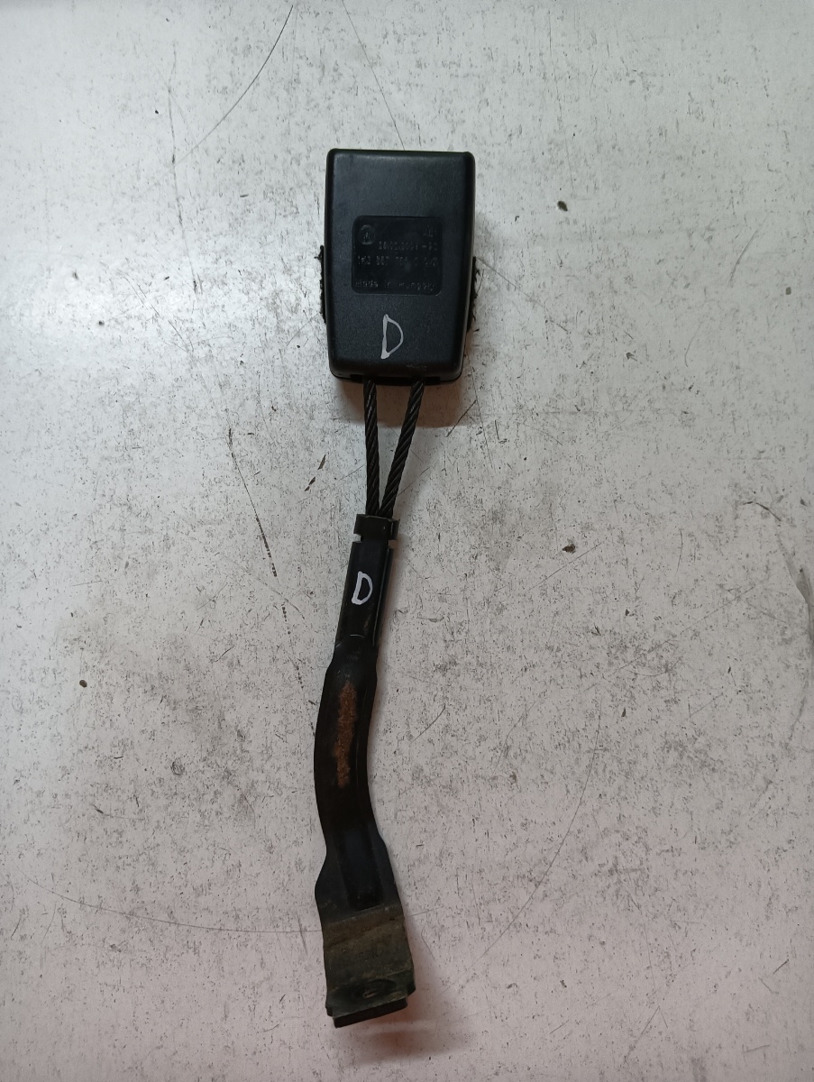 Pretensionare  dreapta fata VOLKSWAGEN GOLF V 1K1 2003 - 2009