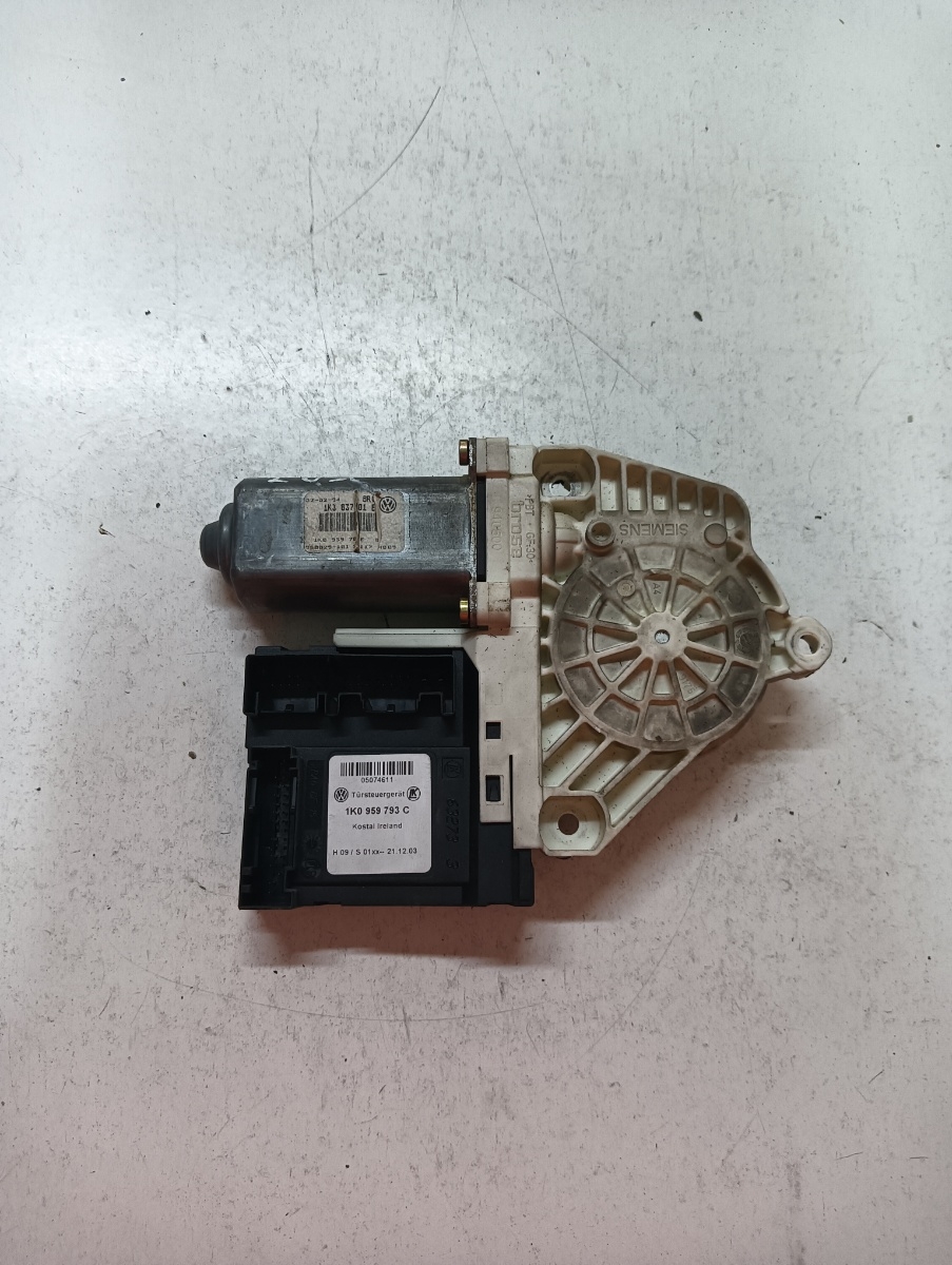 Motoras geam pivotant stanga fata VOLKSWAGEN GOLF V 1K1 2003 - 2009 1k0959793c