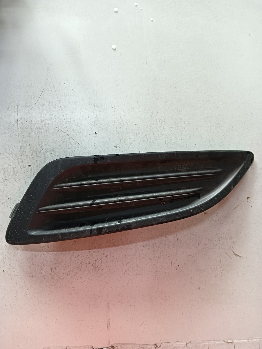 Grila inferioara bara de protectie fata stanga fata FORD FIESTA Saloon 2010 - >
