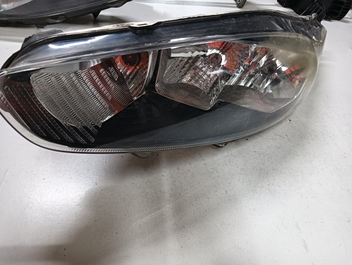 Far stanga fata FORD FIESTA Saloon 2010 - >
