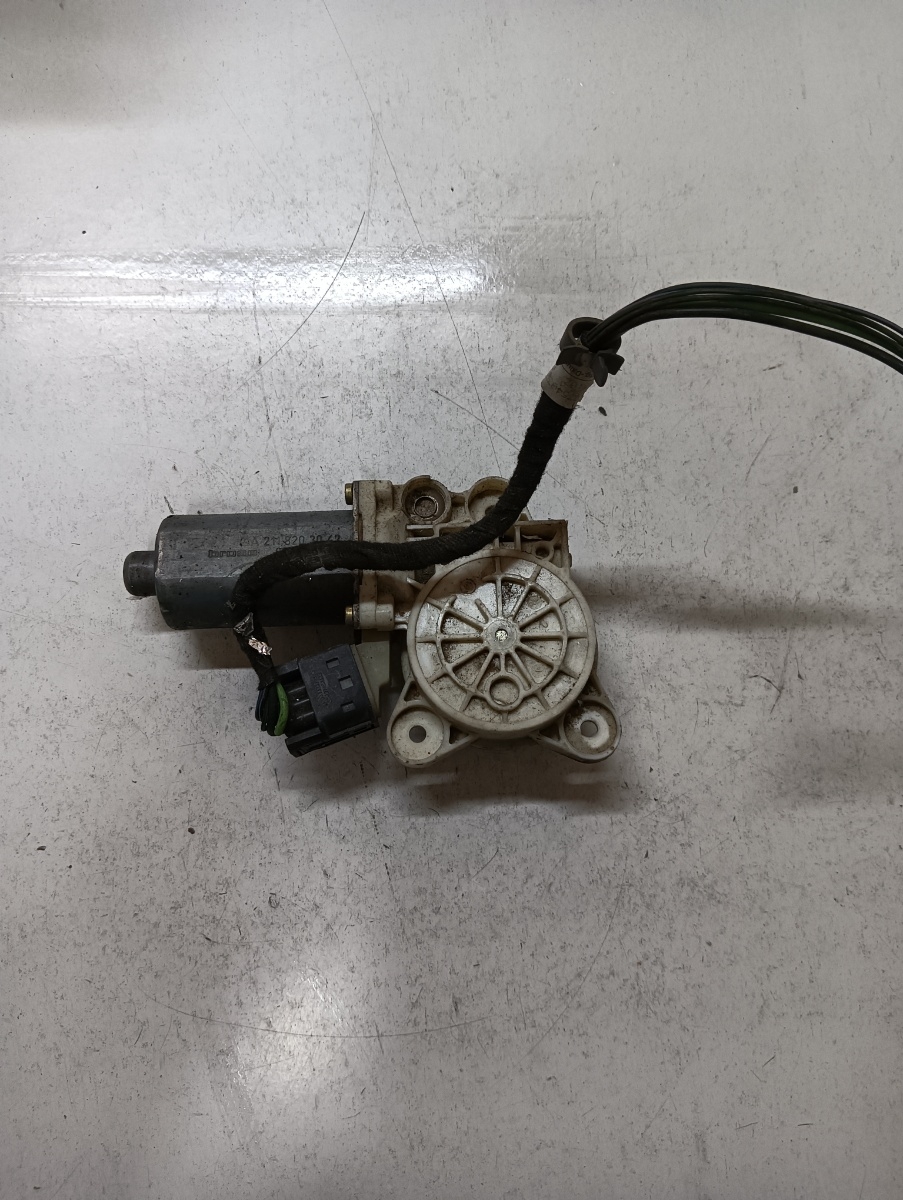 Motoras geam pivotant dreapta fata MERCEDES-BENZ E-CLASS W211 2002 - 2009