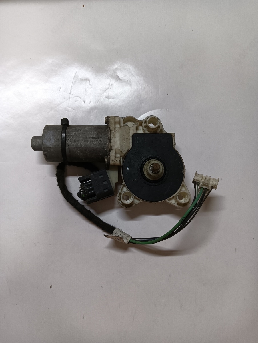 Motoras geam pivotant stanga fata MERCEDES-BENZ E-CLASS W211 2002 - 2009 0130821970