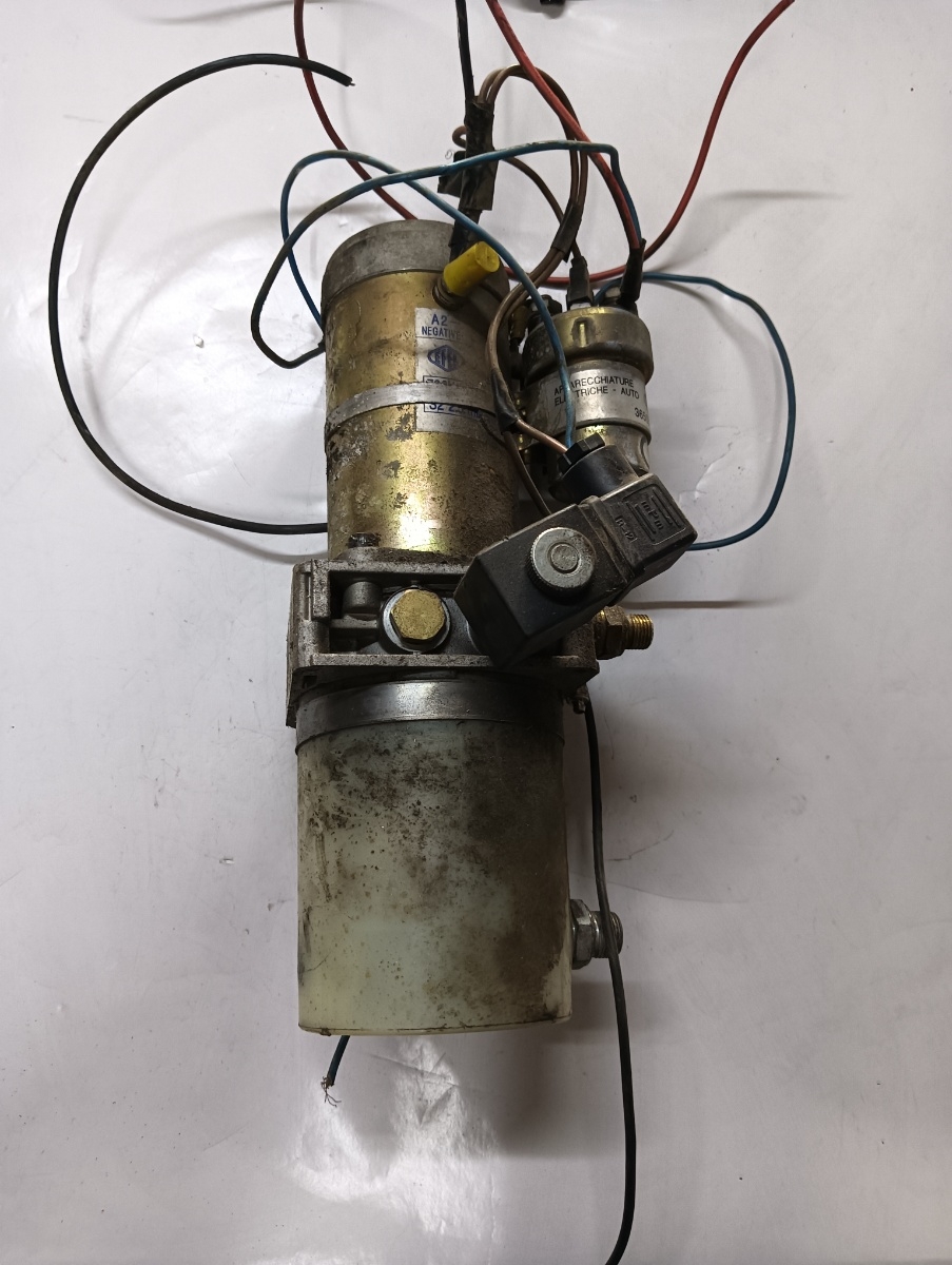 Suport compresor de aer pneumatic MERCEDES-BENZ E-CLASS II W210 1995 - 2003 2.5 E 250 D OM 605.912