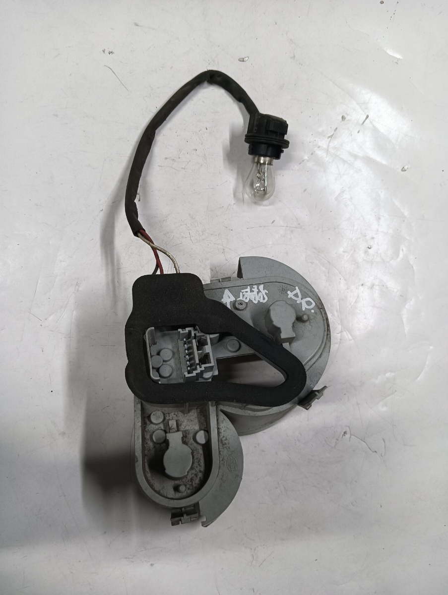 Soclu stop  dreapta spate RENAULT MEGANE 2  Cabrio 2002 - 2007